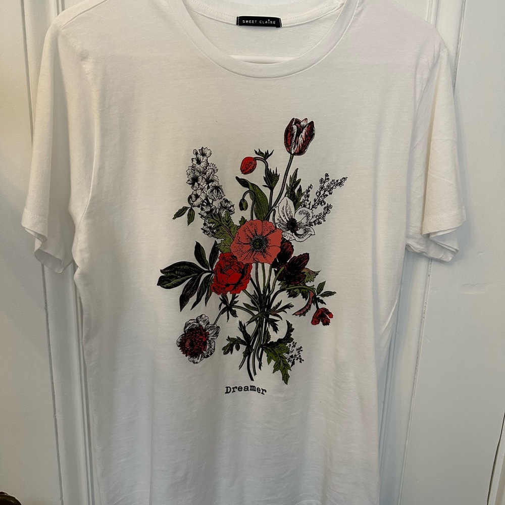NWOT floral short sleeve t-shirt size large.